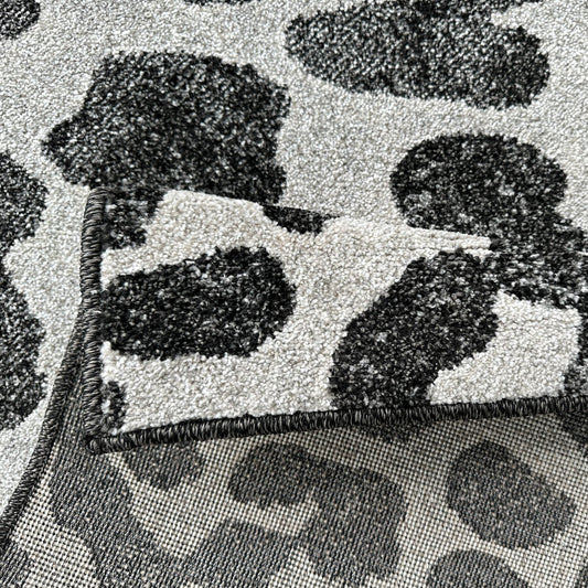 Asana Leopard Black/White Rug