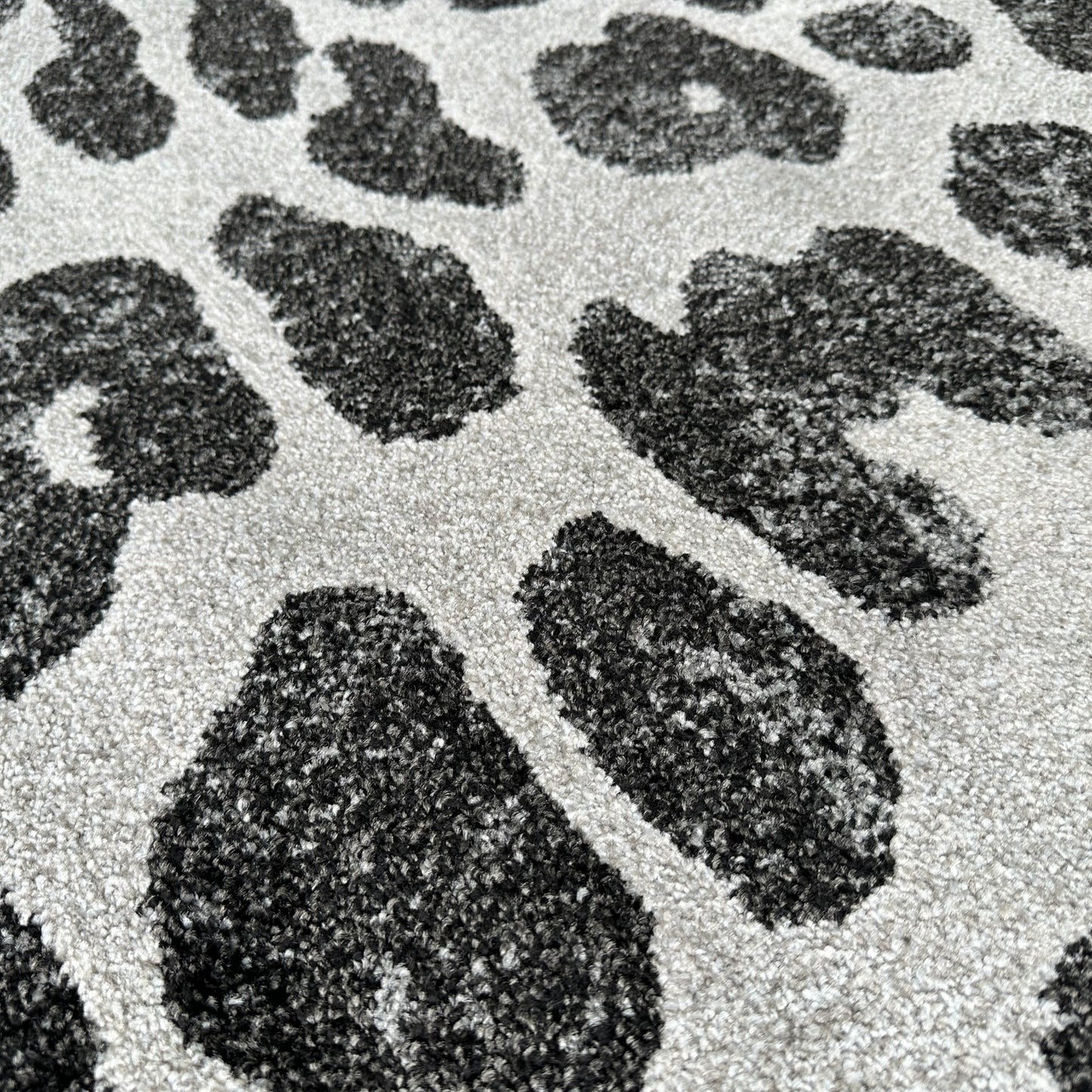 Asana Leopard Black/White Rug