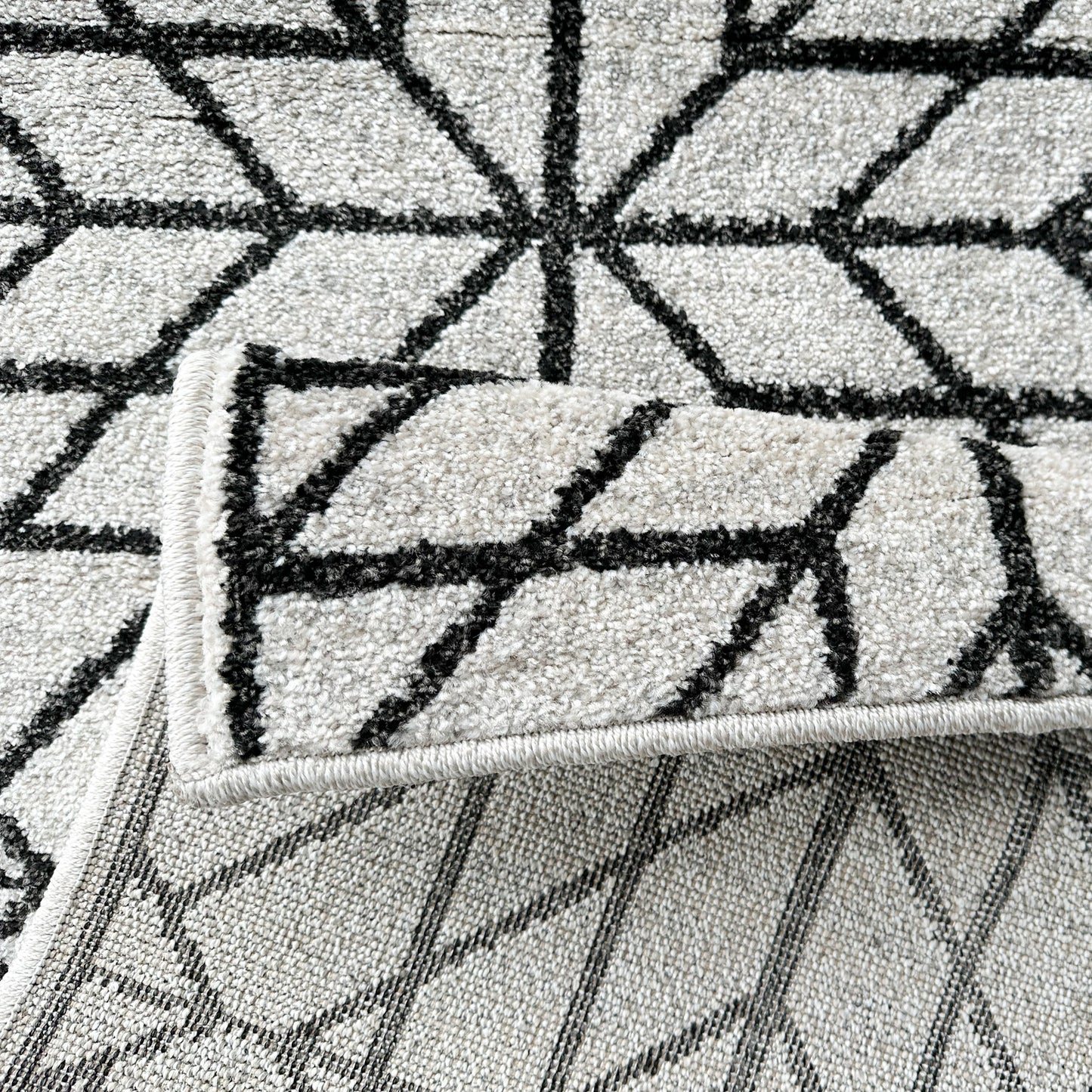 Asana Tile Cream/Black Rug