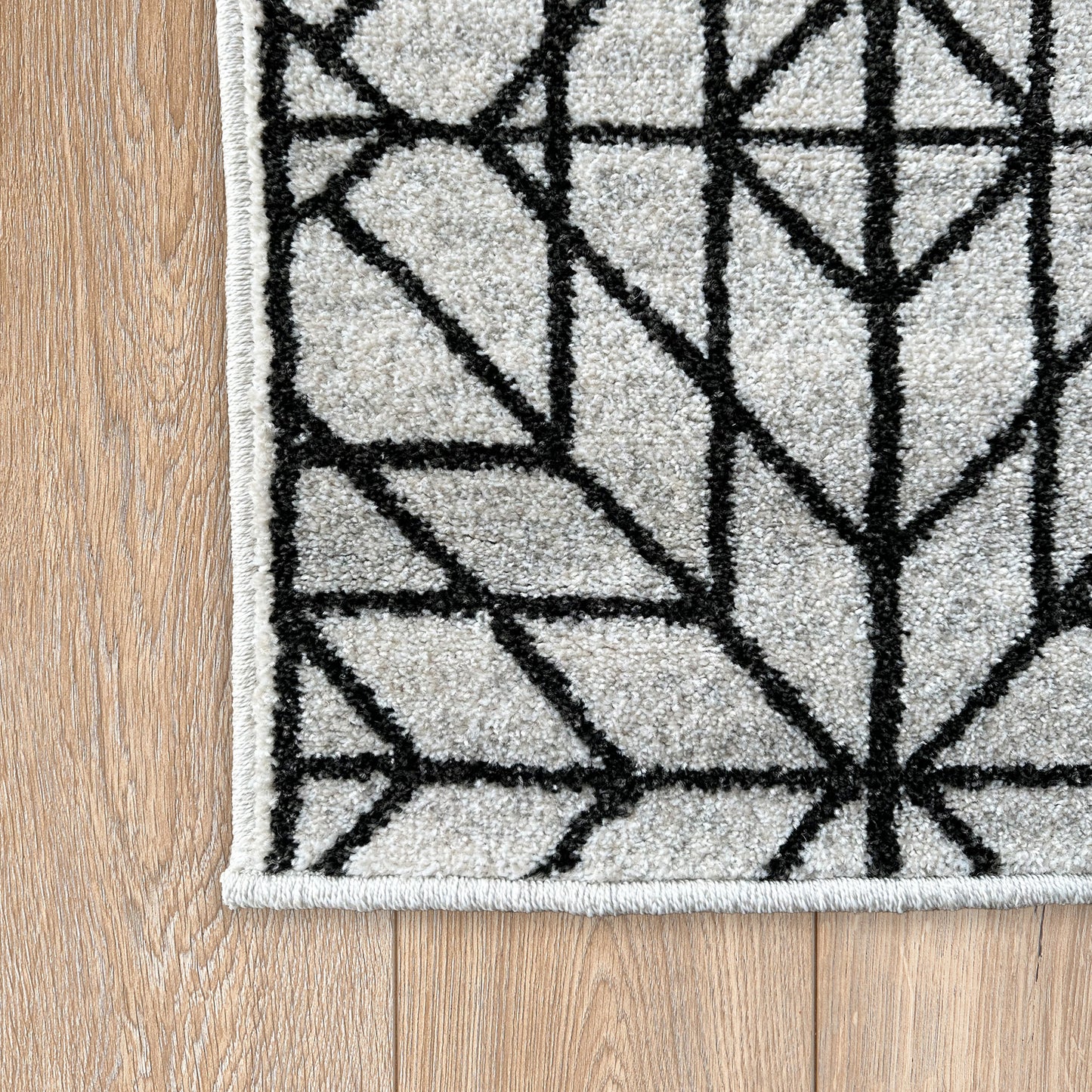 Asana Tile Cream/Black Rug