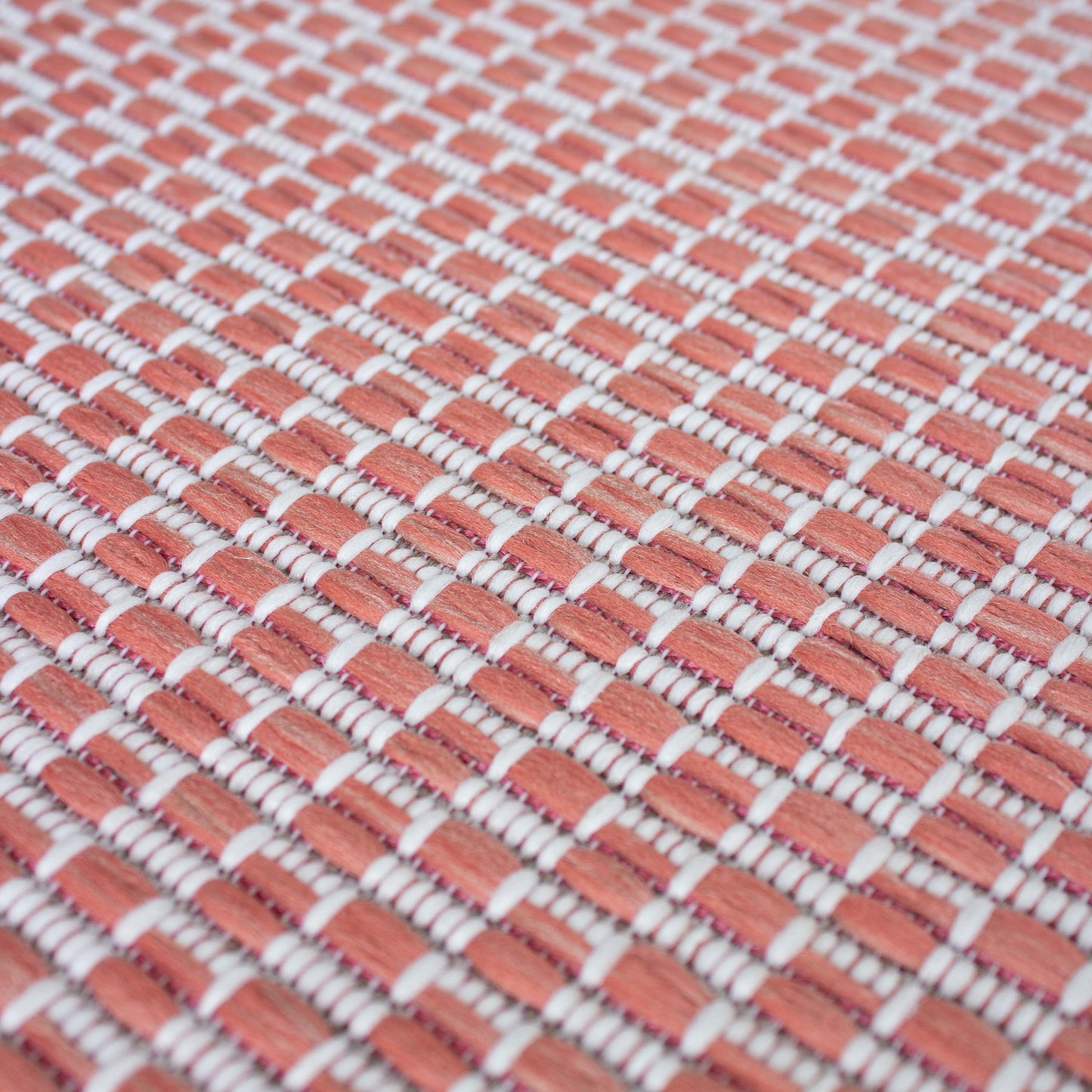 Makana Indoor/Outdoor Classic Ivory/Coral Rug
