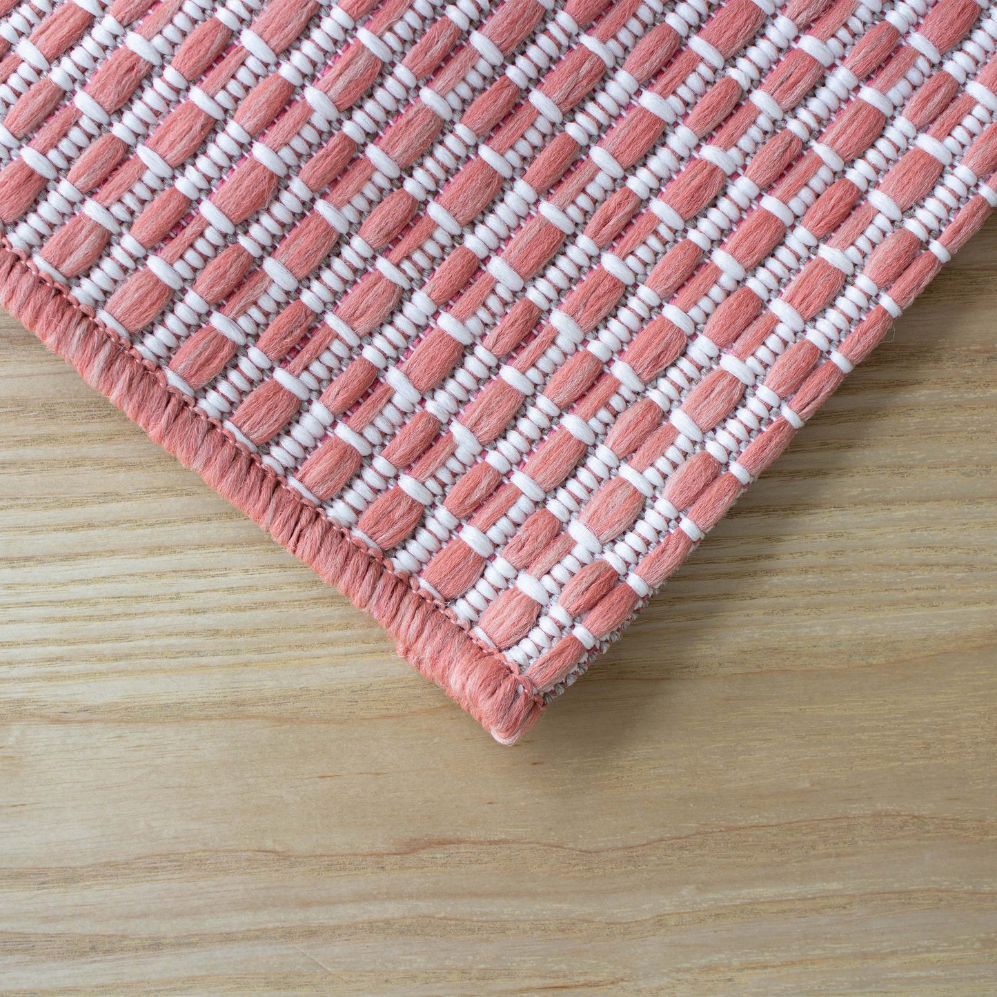Makana Indoor/Outdoor Classic Ivory/Coral Rug