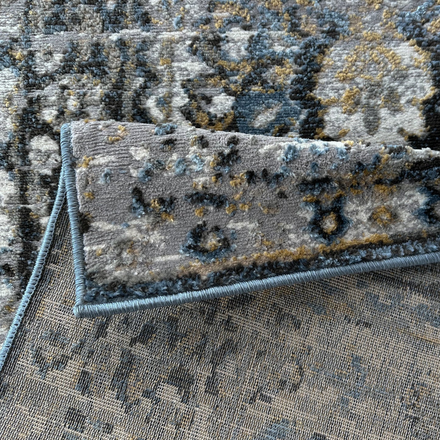 Mina Traditional Border Rug