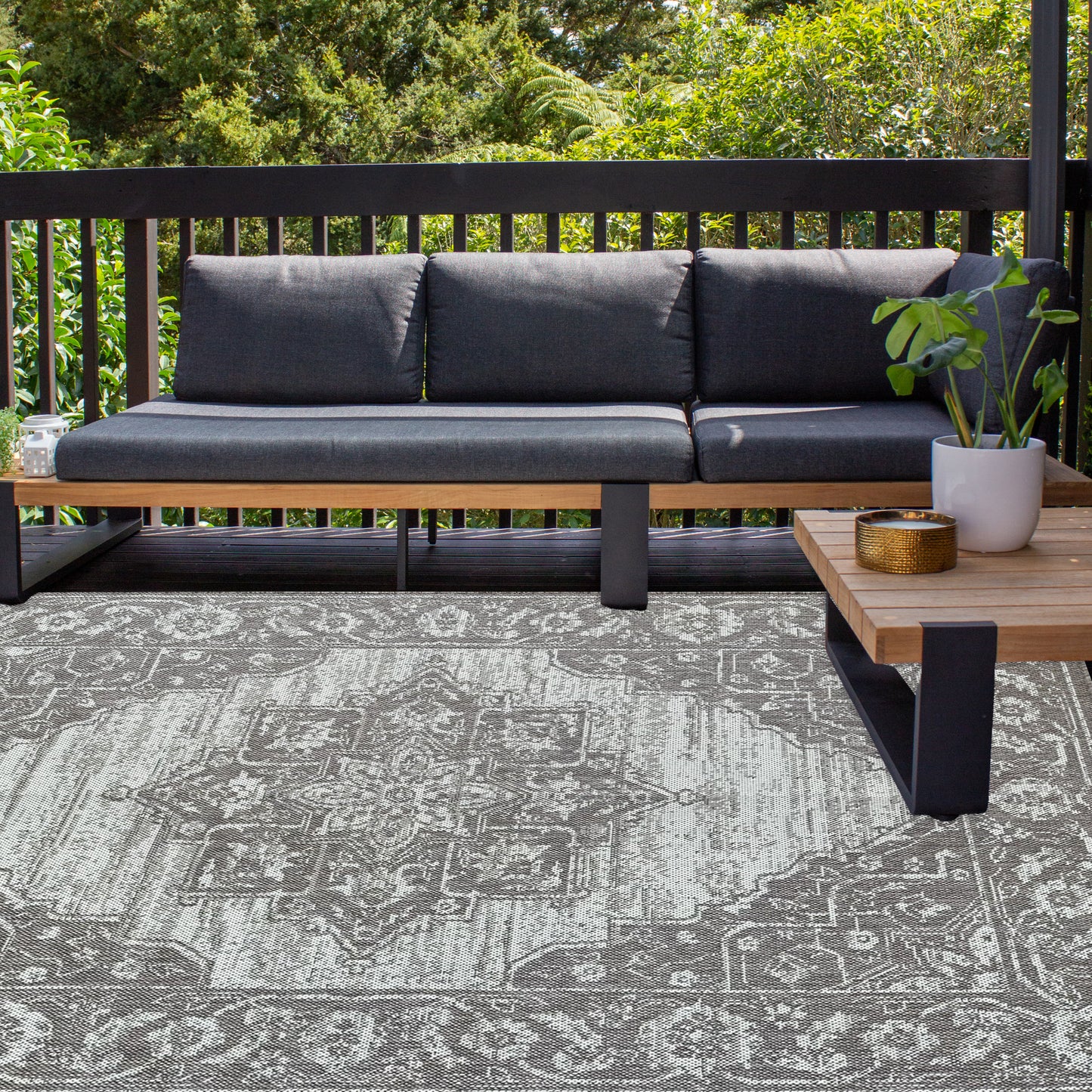 Oakley Medallion Beige Indoor/Outdoor Rug