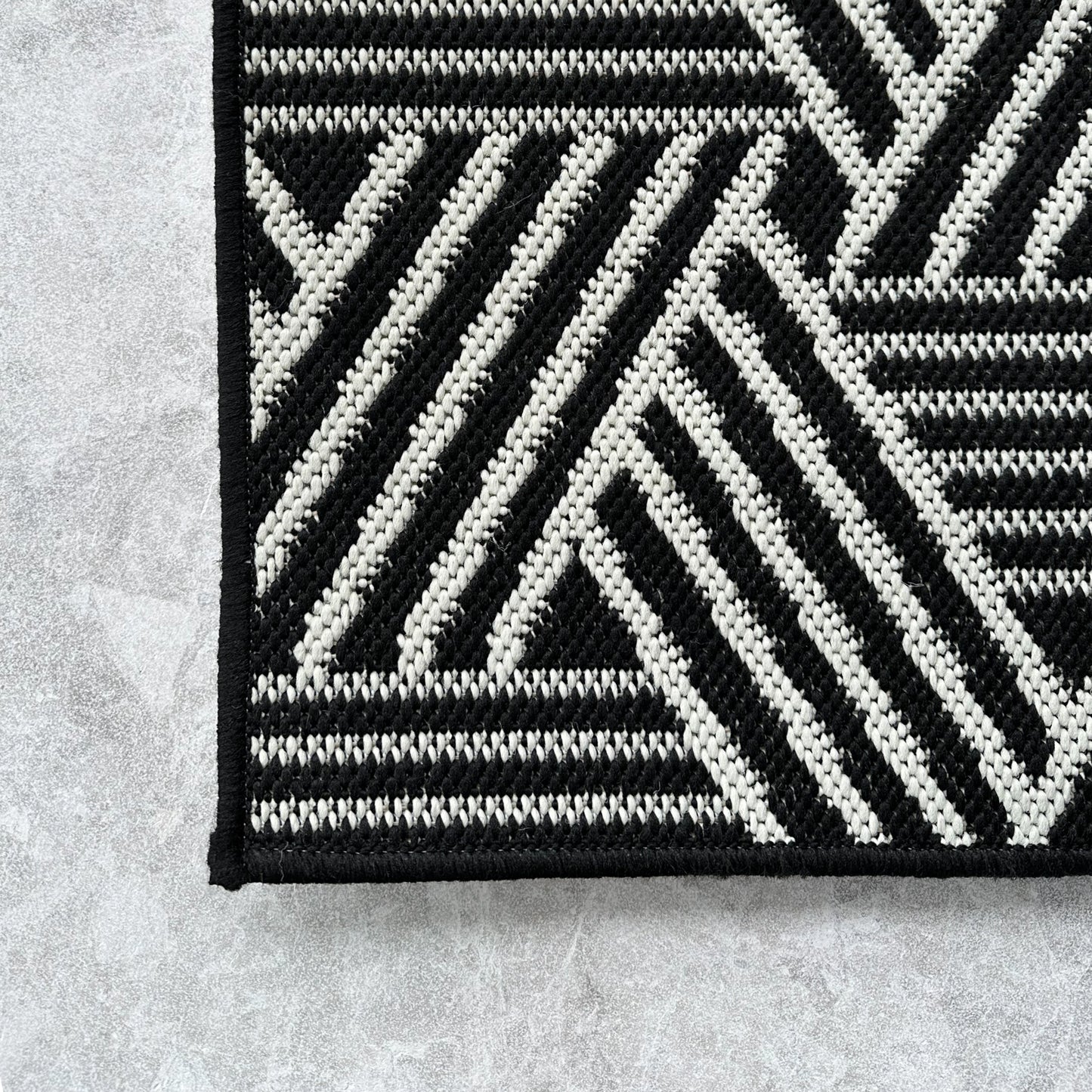 Lakehouse Weave Black Indoor/Outdoor Rug