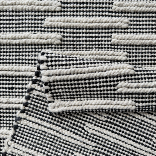 Ridge Ivory/Black Rug