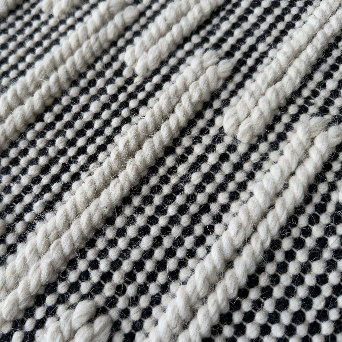 Ridge Ivory/Black Rug