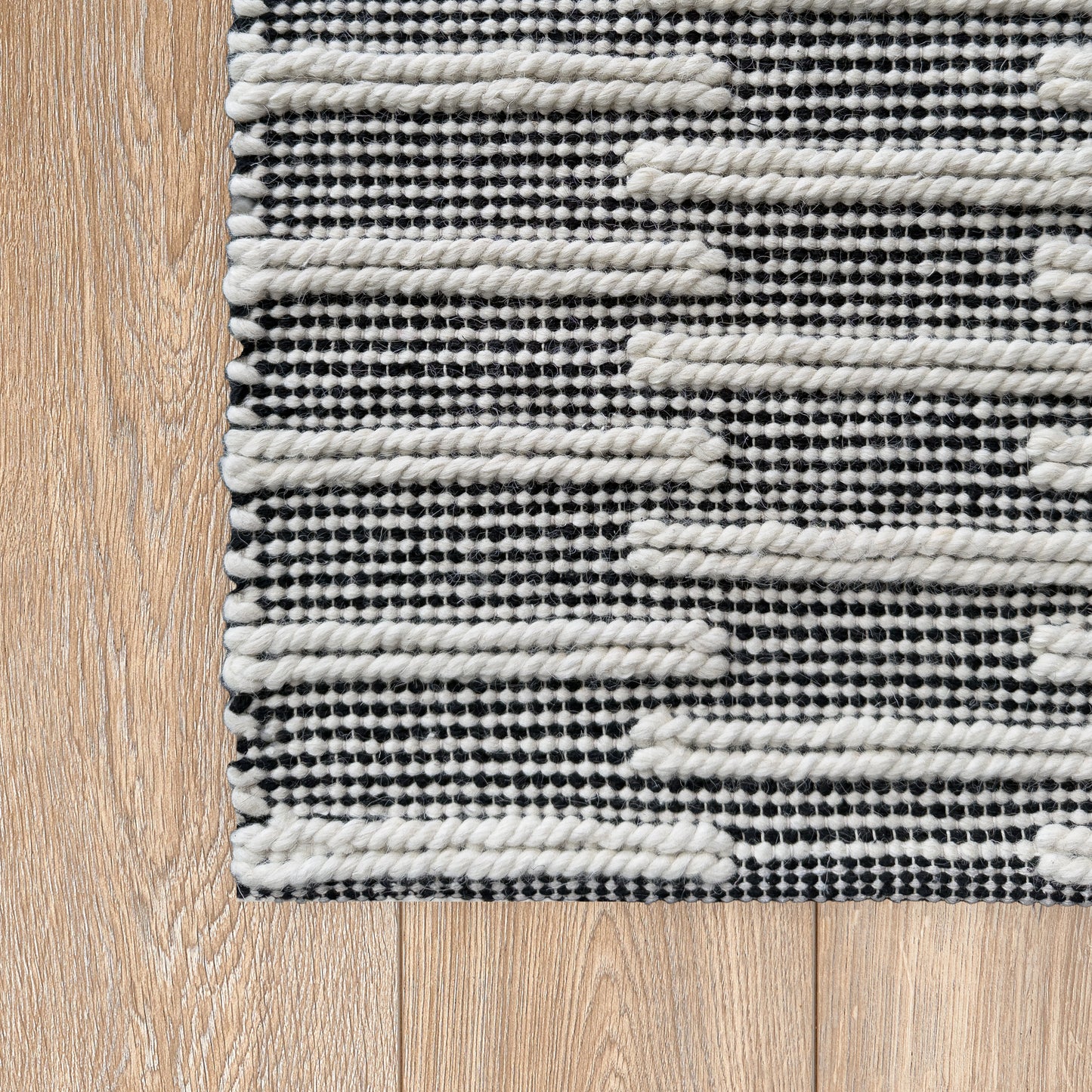 Ridge Ivory/Black Rug