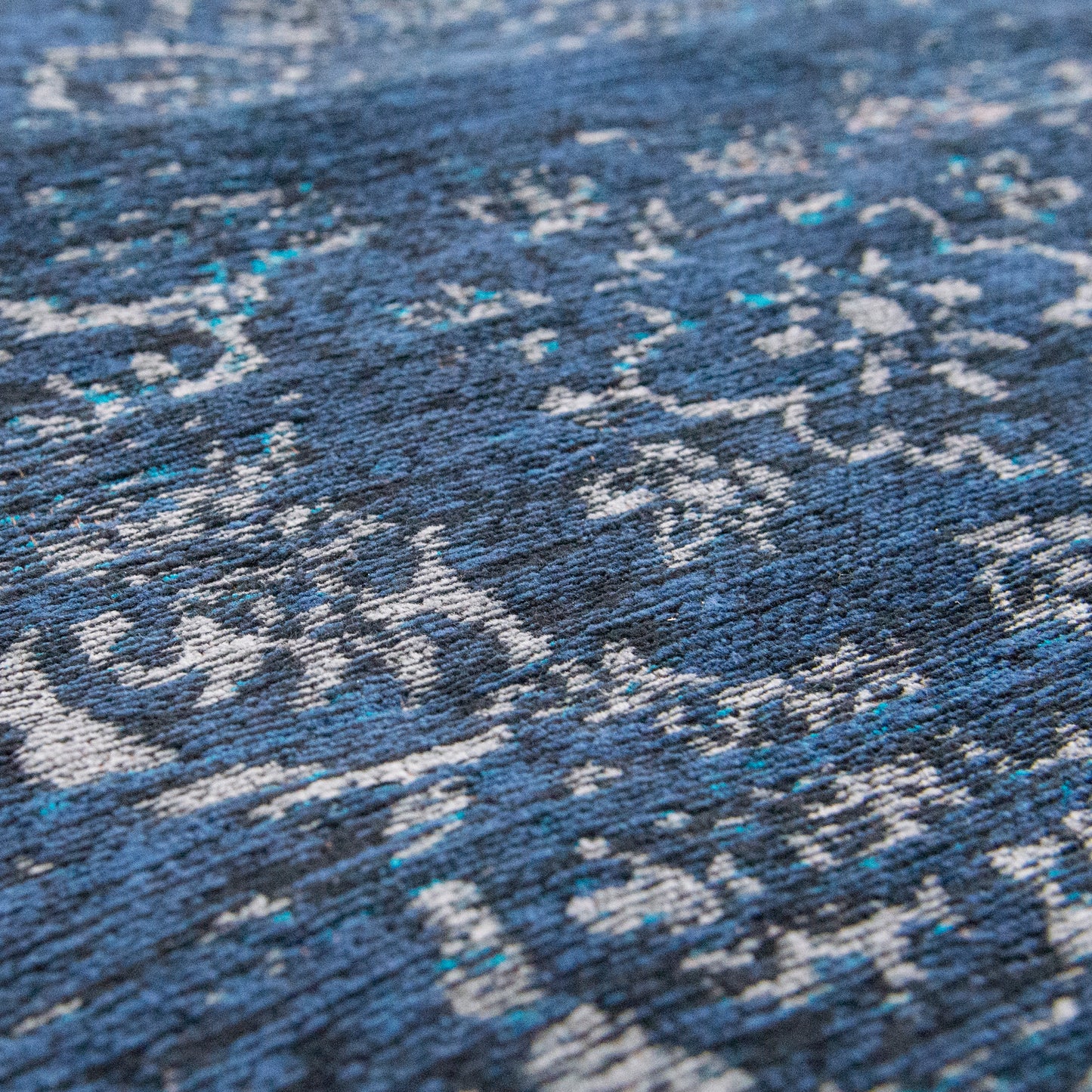 Fading World Medallion Blue Night 8254