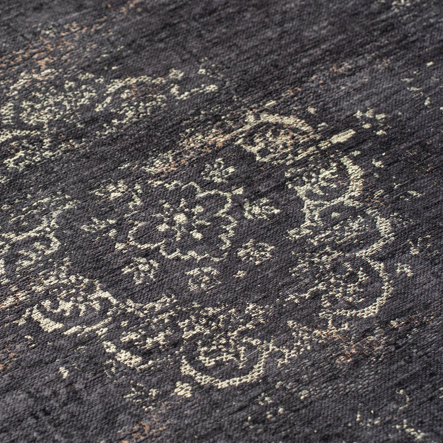 Fading World Medallion Mineral Black 8263