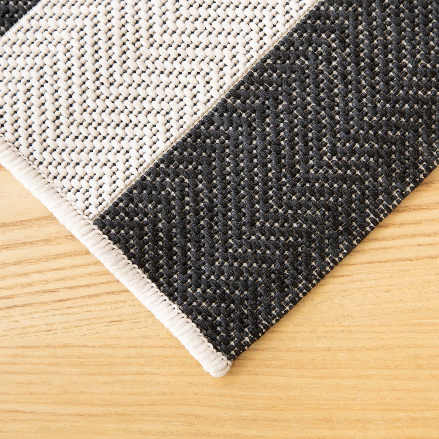 Bondi Indoor/Outdoor Cream/Black Rug